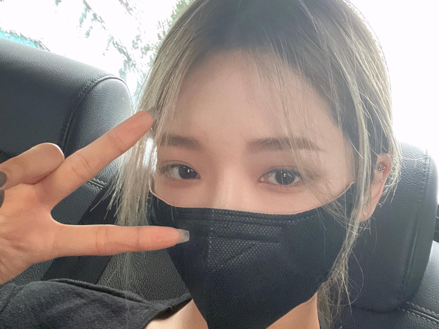 Post de la Comunidad fromis_9 - 우중충 우중충 비 오다 말다 하루 어떤가요😶 - ROH JI SUN
