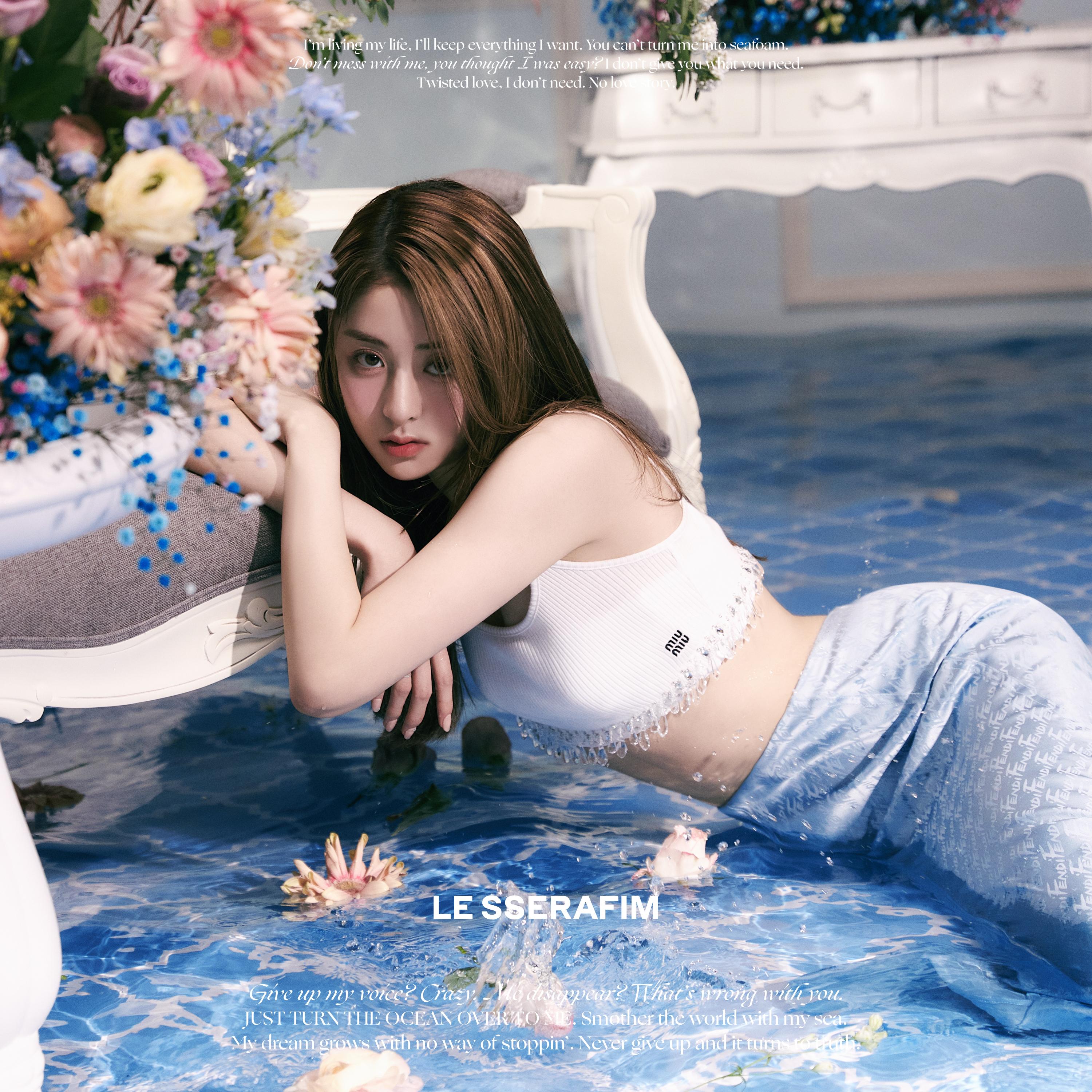 Weverse LE SSERAFIM Image - FEARLESS Vol.2 BLUE CHYPRE HUH YUNJIN