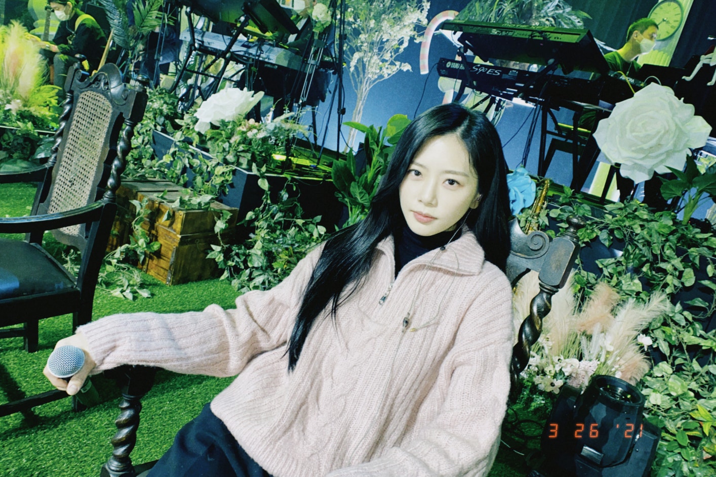 Dreamcatcher 커뮤니티 포스트 - 장난끼 그릉그릉 이자까야가 찍어준 밍디😘 날이 너무 좋아요 그쳐 ㅠㅠ? 이제 곧 ...