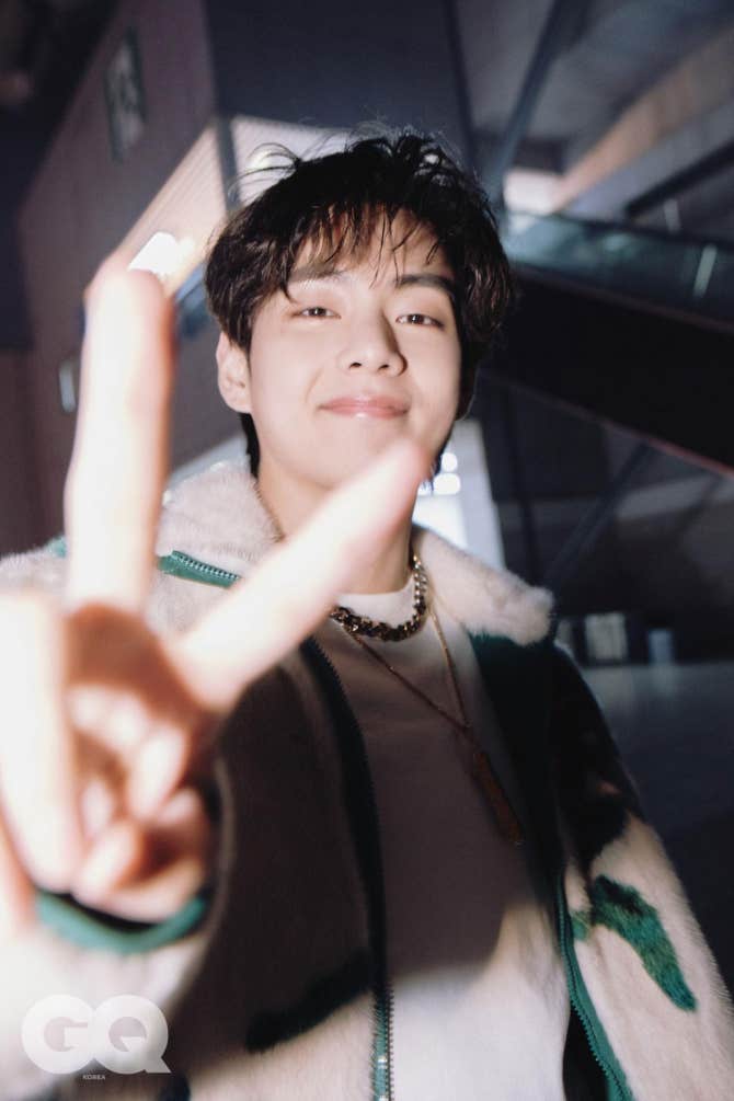 BTS 커뮤니티 포스트 - Christmas Tree 좋아해요 계속 듣고 싶어서 자꾸 repeat button을 눌러버려요🎶 ...