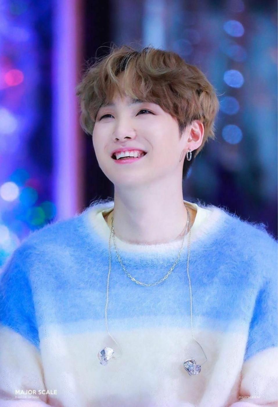 BTSコミュニティの投稿 - Happy 8 years with Min PD.Thank you so