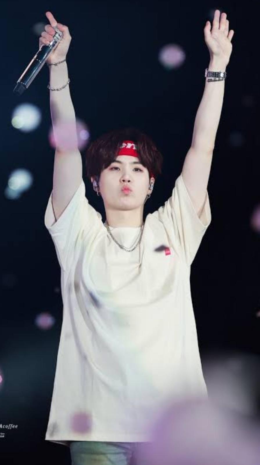 BTSコミュニティの投稿 - Happy 8 years with Min PD.Thank you so