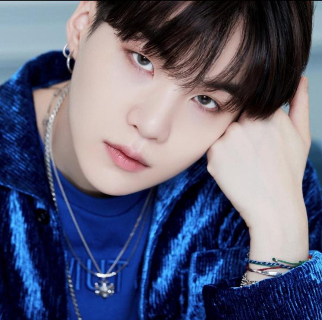 BTSコミュニティの投稿 - Happy 8 years with Min PD.Thank you so