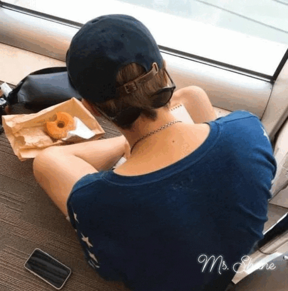 bts-community-post-my-simple-gifs-whene-er-i-miss-you-my-hugs