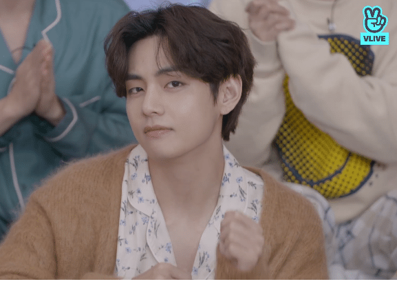 BTS Community Post - 💜🌈태형time+28🌈💜 사랑하는 태형💜 여전히 심야에 등장하네. 마지막 졸리던 모습이 ...