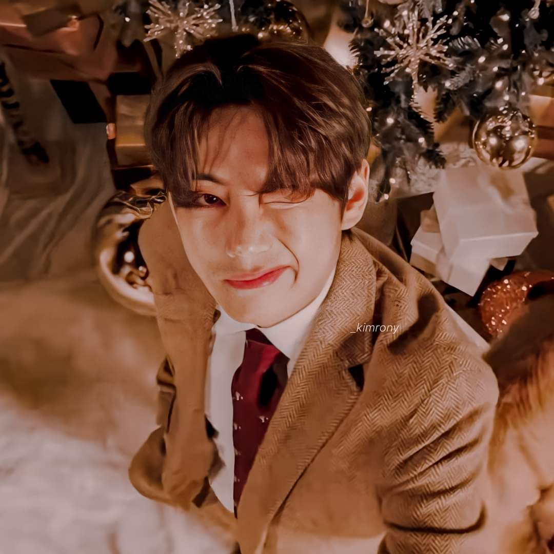 BTS Community Post - my handsome V🖤🤤