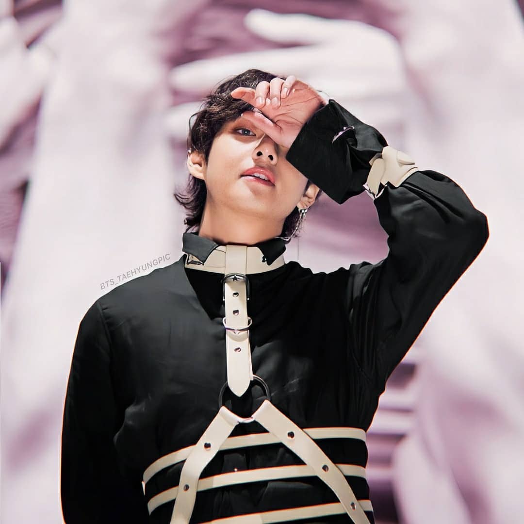 BTSコミュニティの投稿 - 🖤🖤 FAKE LOVE 🖤🖤