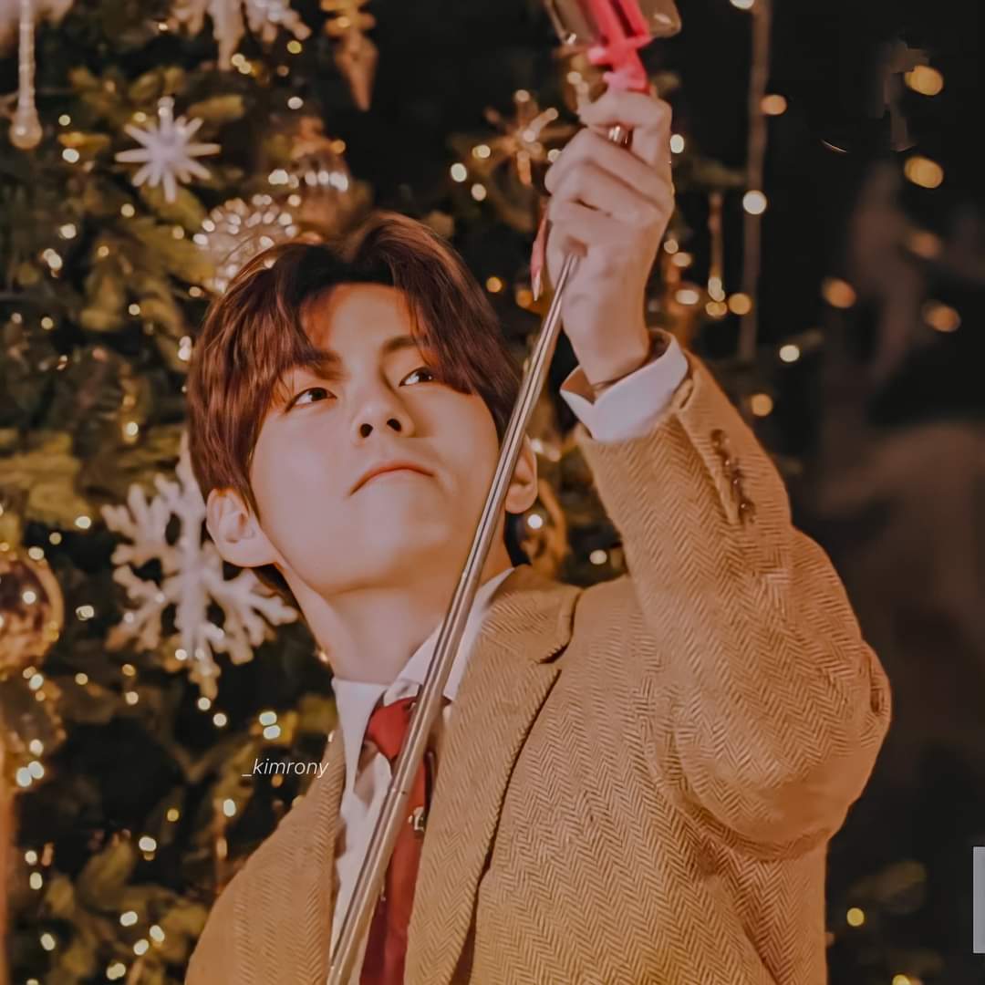 BTS Community Post - my handsome V🖤🤤