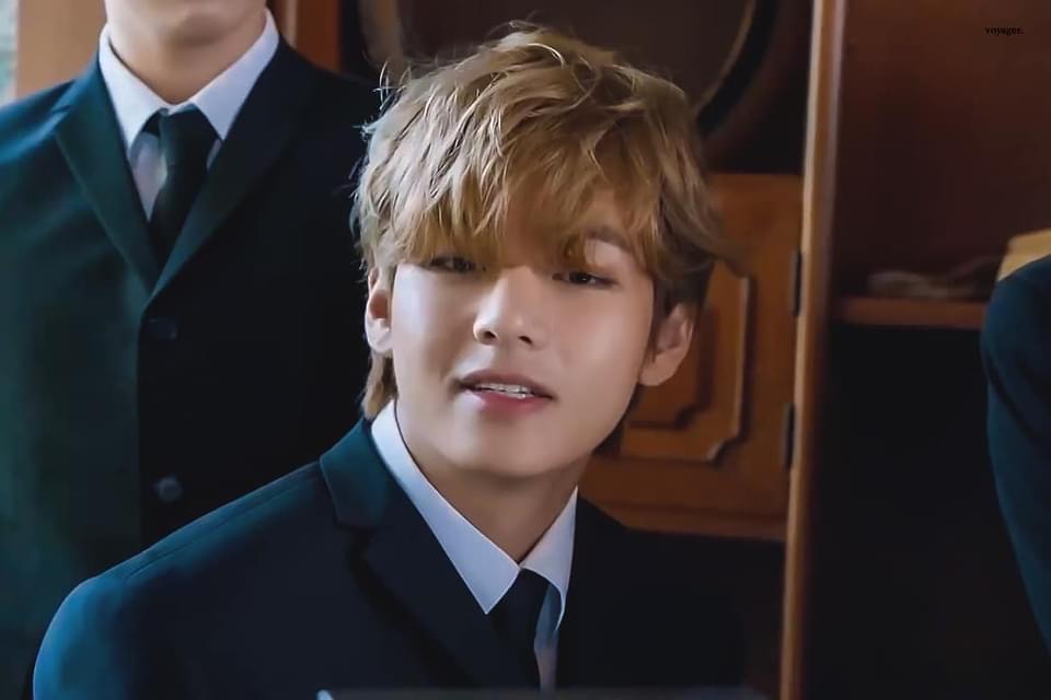 BTS Community Post - ahh i can't take this anymore🙂🙂why is he so