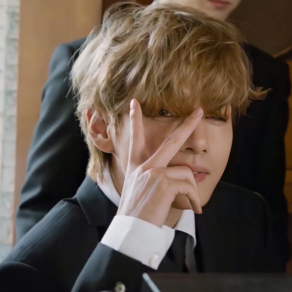 BTS Community Post - ahh i can't take this anymore🙂🙂why is he so