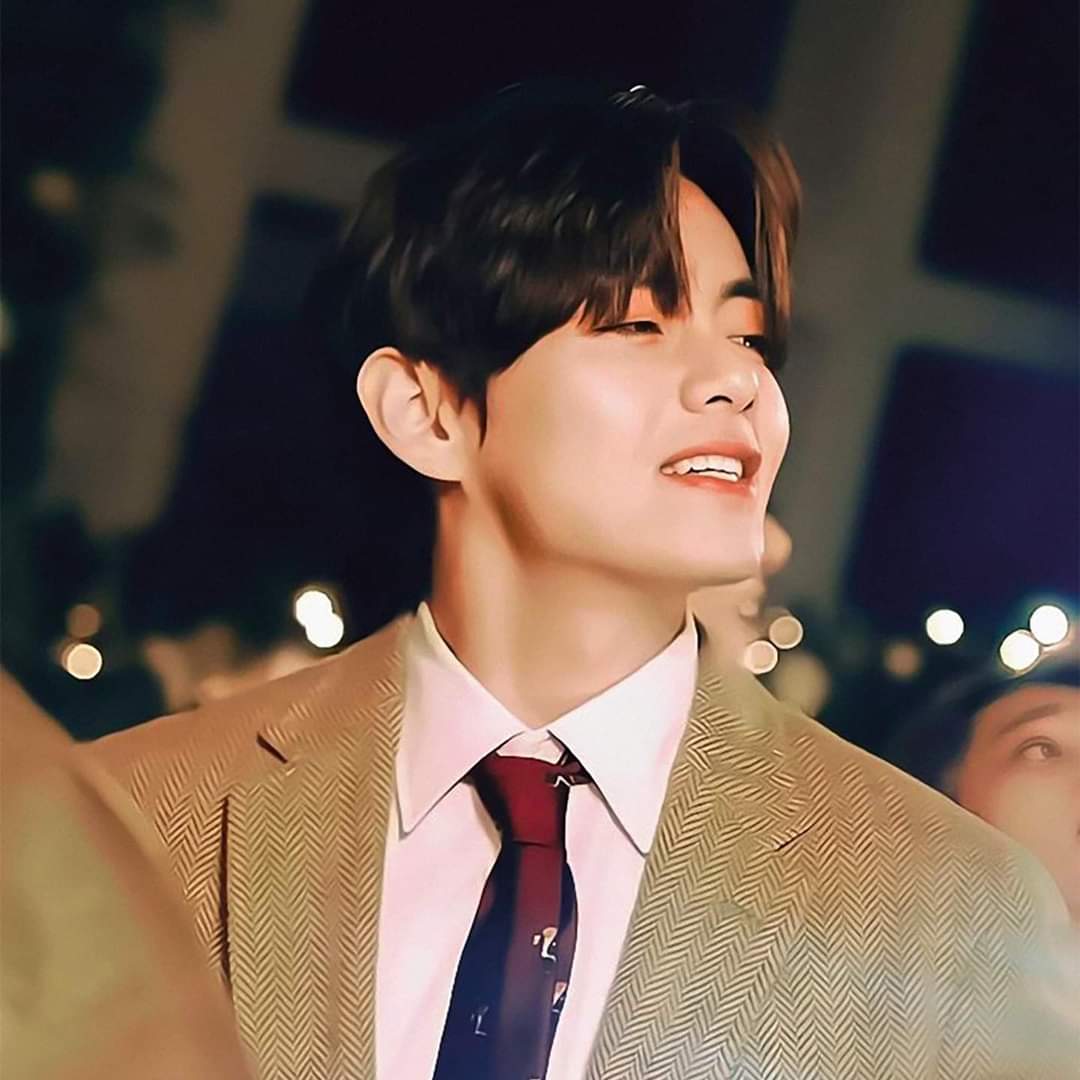 BTS Community Post - my handsome V🖤🤤