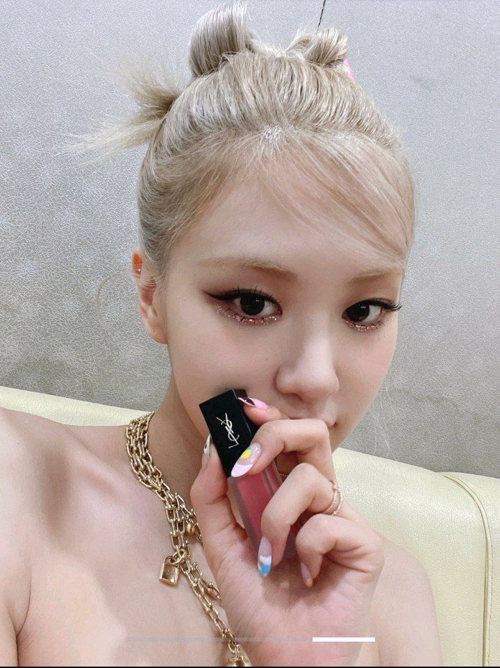 BLACKPINK Community Post - Rose *@ яσѕє|°장미💛*