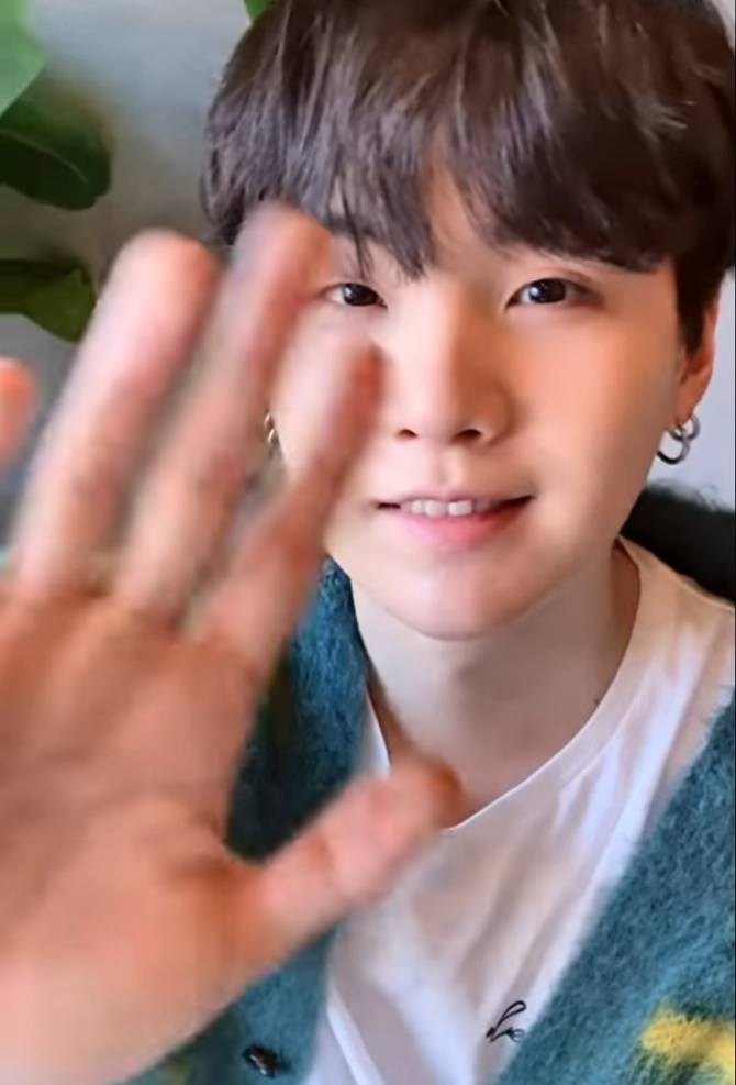 bts-community-posts-suga