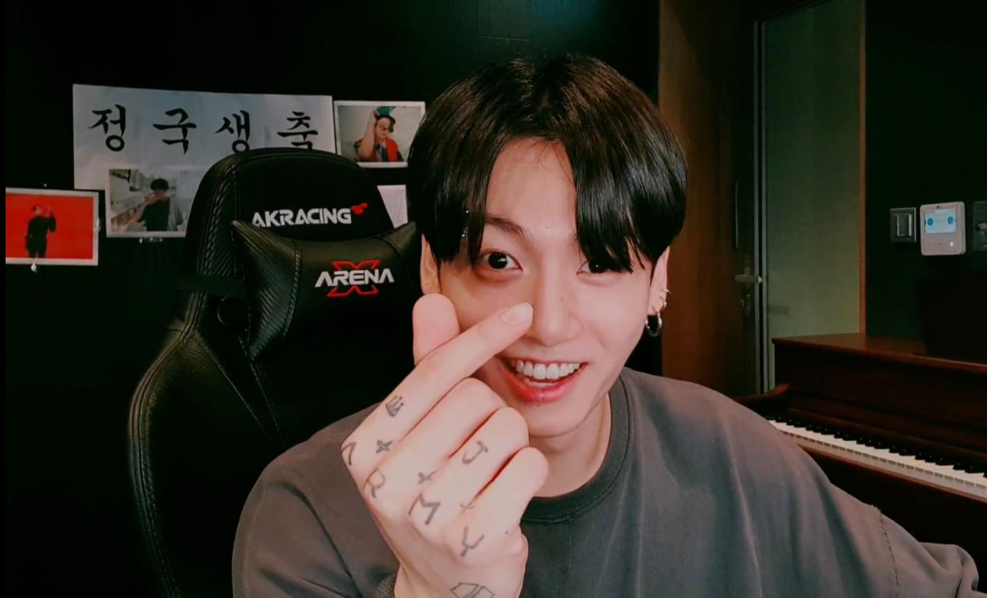 Bts Community Posts ☞ 정국 오빠 ☜ お誕生日おめでとうございます ̗̀ 🎂 ̖́ 貴方は私のパワーの源です 早く近くで会える日を楽しみにしてますね🥺 Vライブ