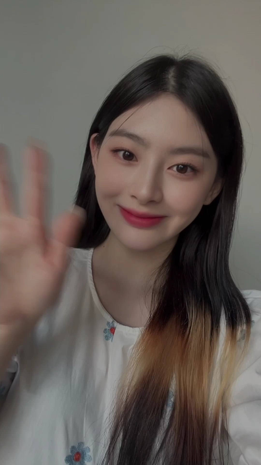 STAYCコミュニティの投稿 - 💌Introducing Seeun from STAYC to