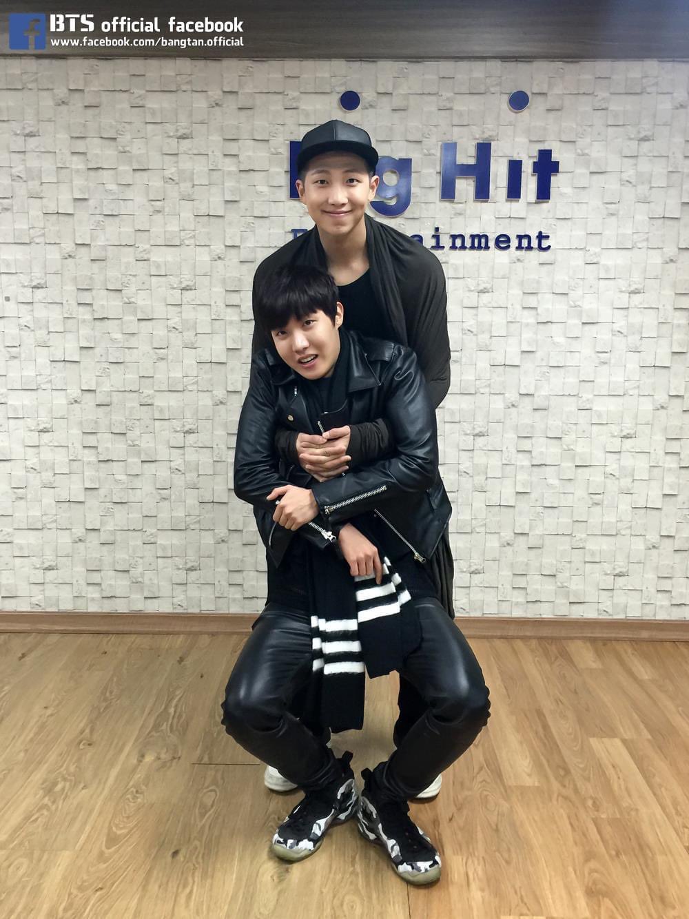 BTS Community Post - 👼💜👼 今日はクサズの日🐿️🐨💕 いつもお互い