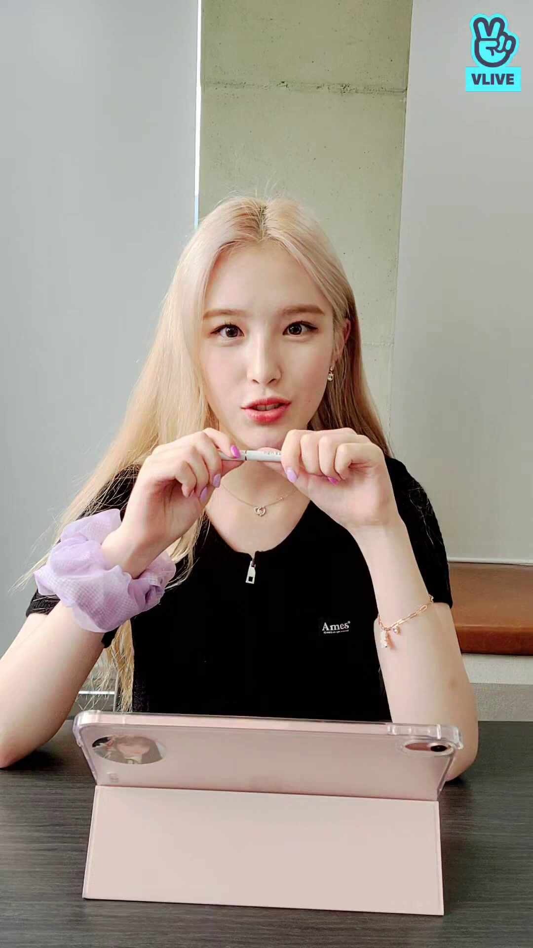 재희희희희 재희 등장💗 Weeekly 위버스 LIVE - Weeekly