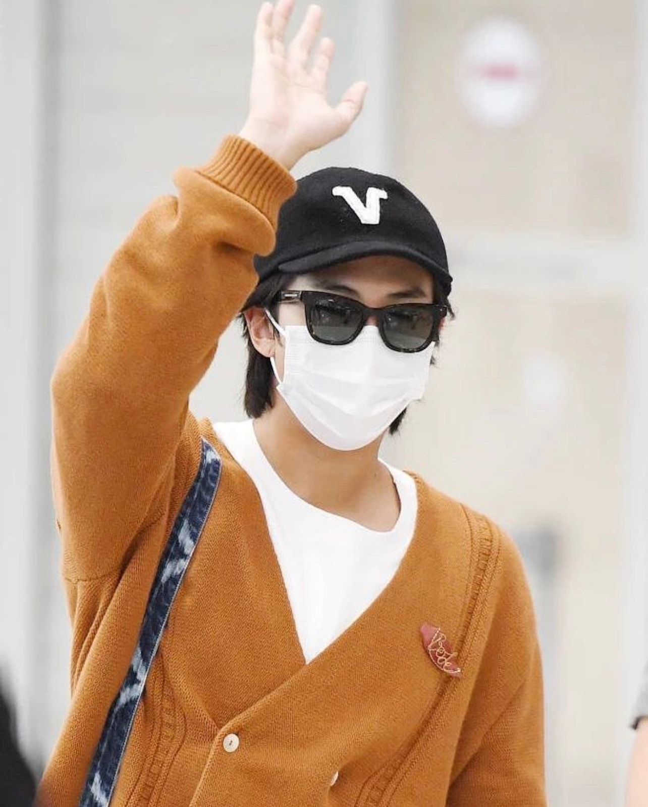 BTS 커뮤니티 포스트 - #to_RM 남준😊♥️♥️♥️ 안녕😌🎶 수고하셨습니다☺️👍 패션 샌스가 좋다😍 정장 치림도 멋있고😉💕 ...
