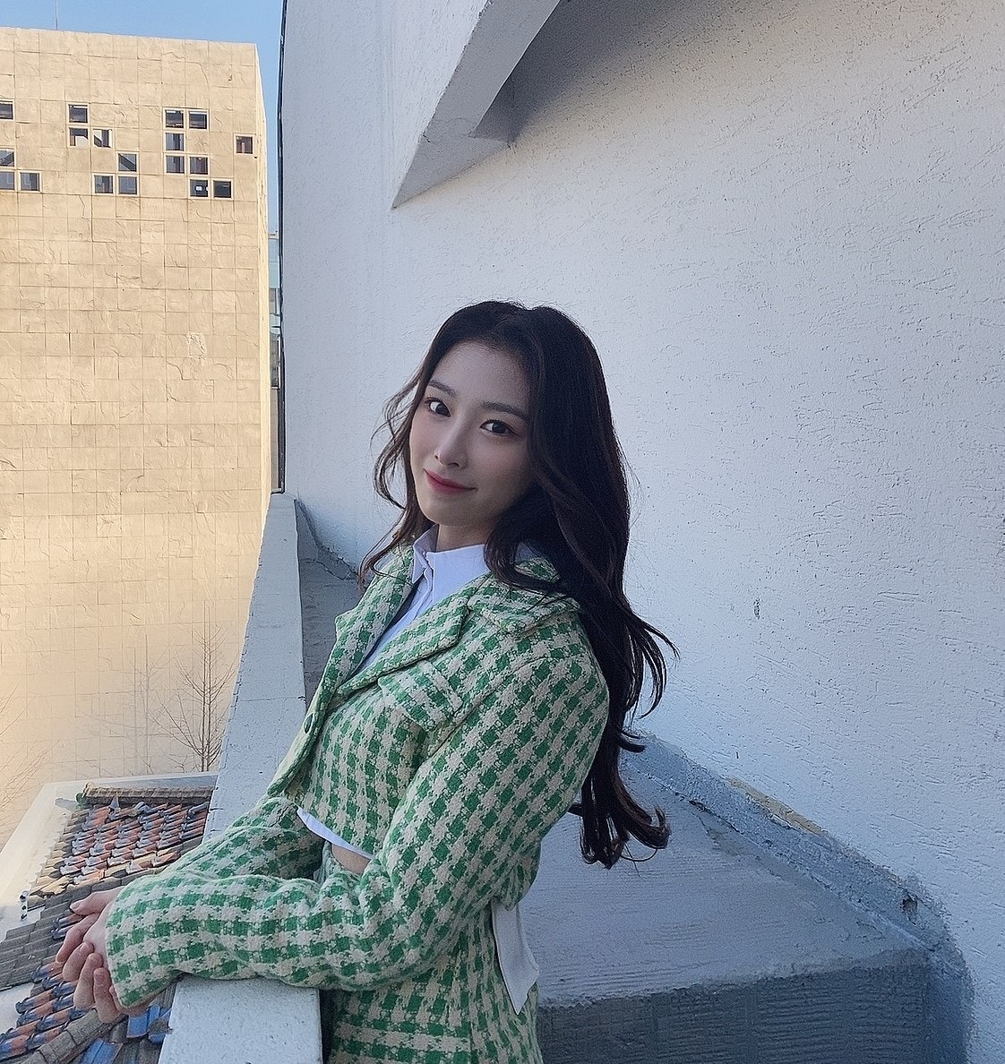 Who wants to talk with Yunkyoung