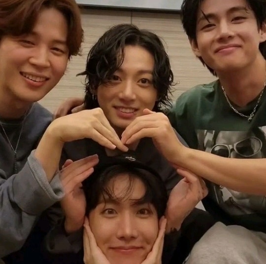 bts-community-post-after-the-concert-i-miss-you-even-more