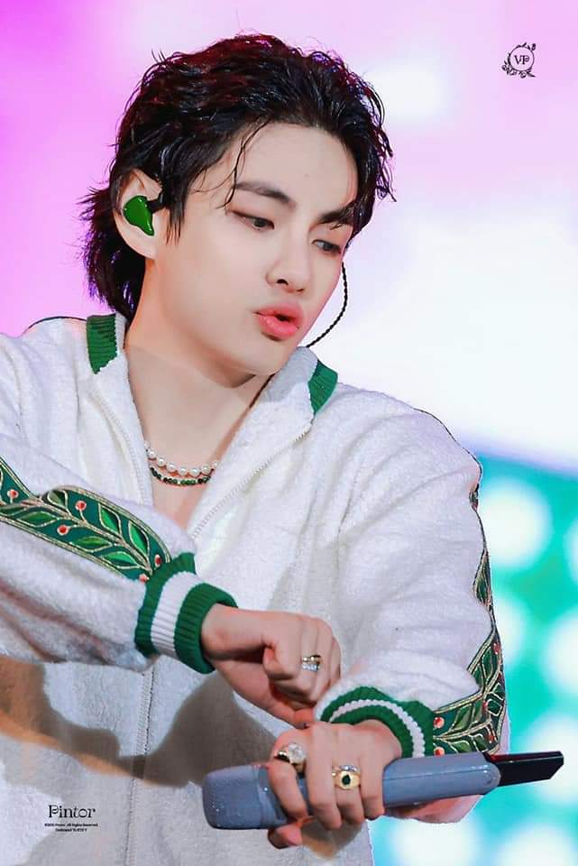 BTS社群貼文 - YET TO COME IN BUSAN CONCERT HD PICTURES! 2 💜✨ KIM