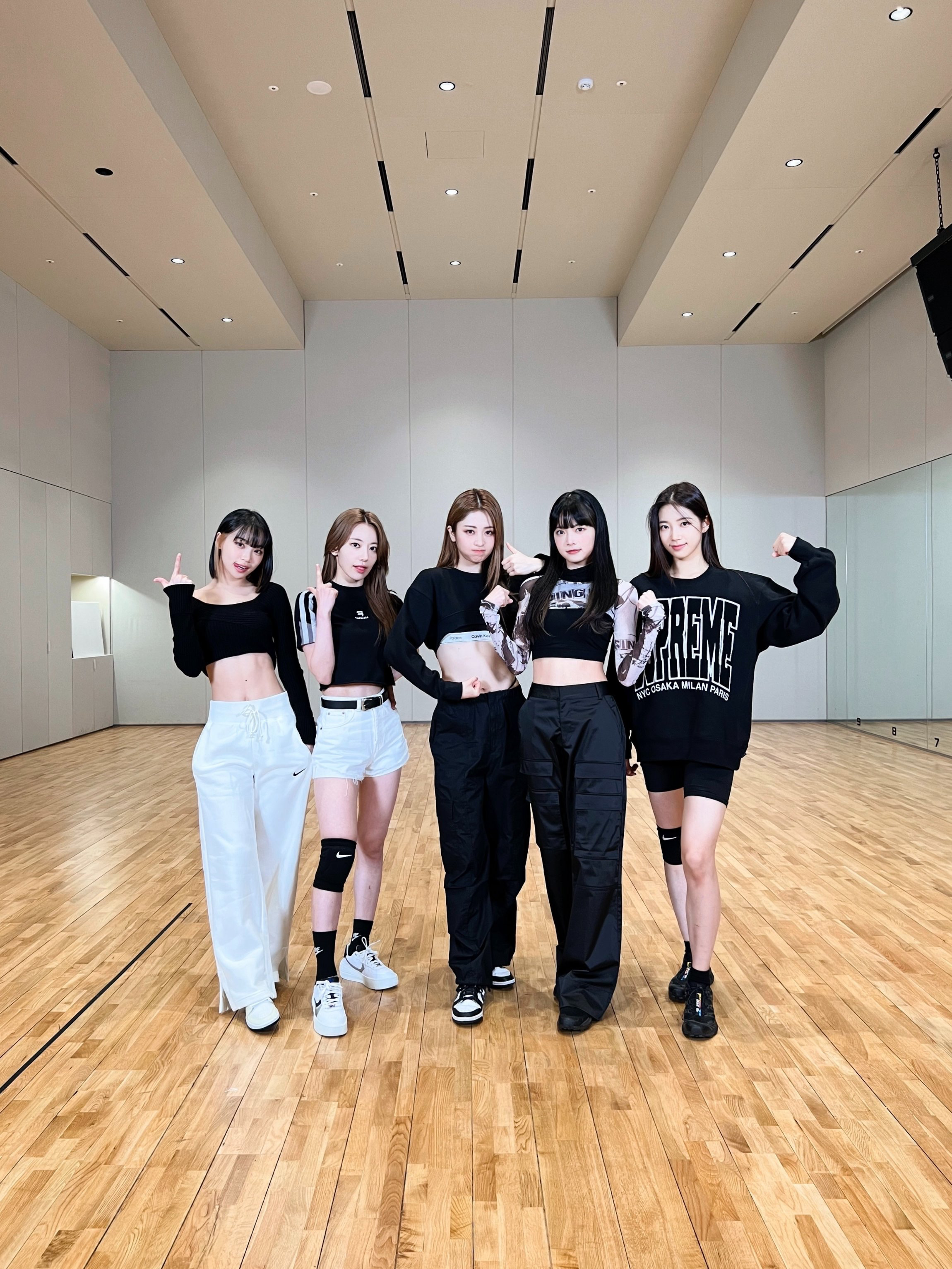 LE SSERAFIM 커뮤니티 포스트 - 💜👖💪Week Twenty-Five