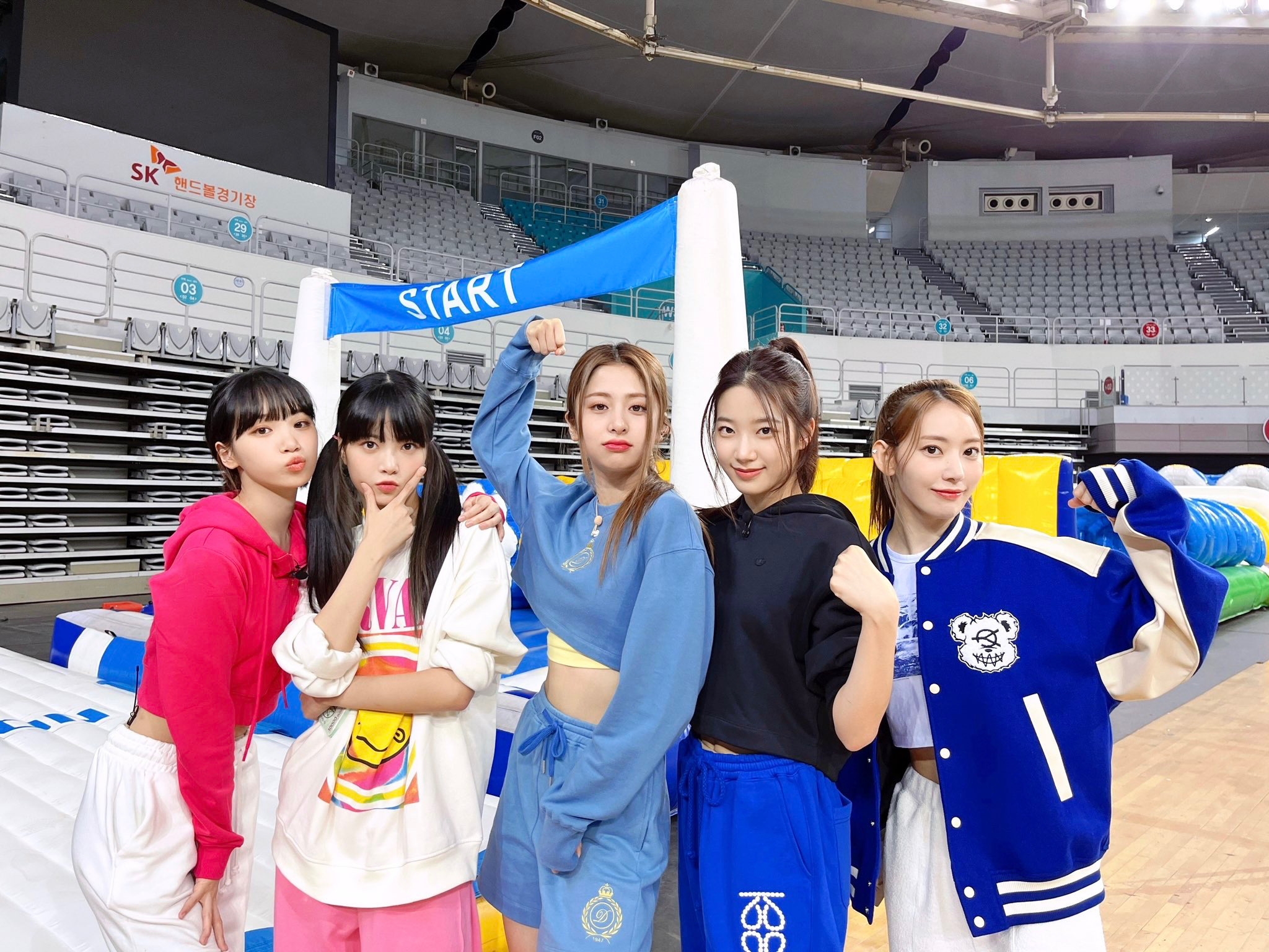 LE SSERAFIMコミュニティの投稿 - 💜👖💪Week Twenty-Five Appearances