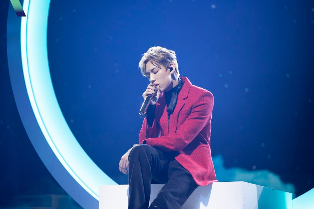Weverse BamBam Image - [📸] BamBam THE 1ST PREMIUM LIVE 'riBBon' Behind🎀