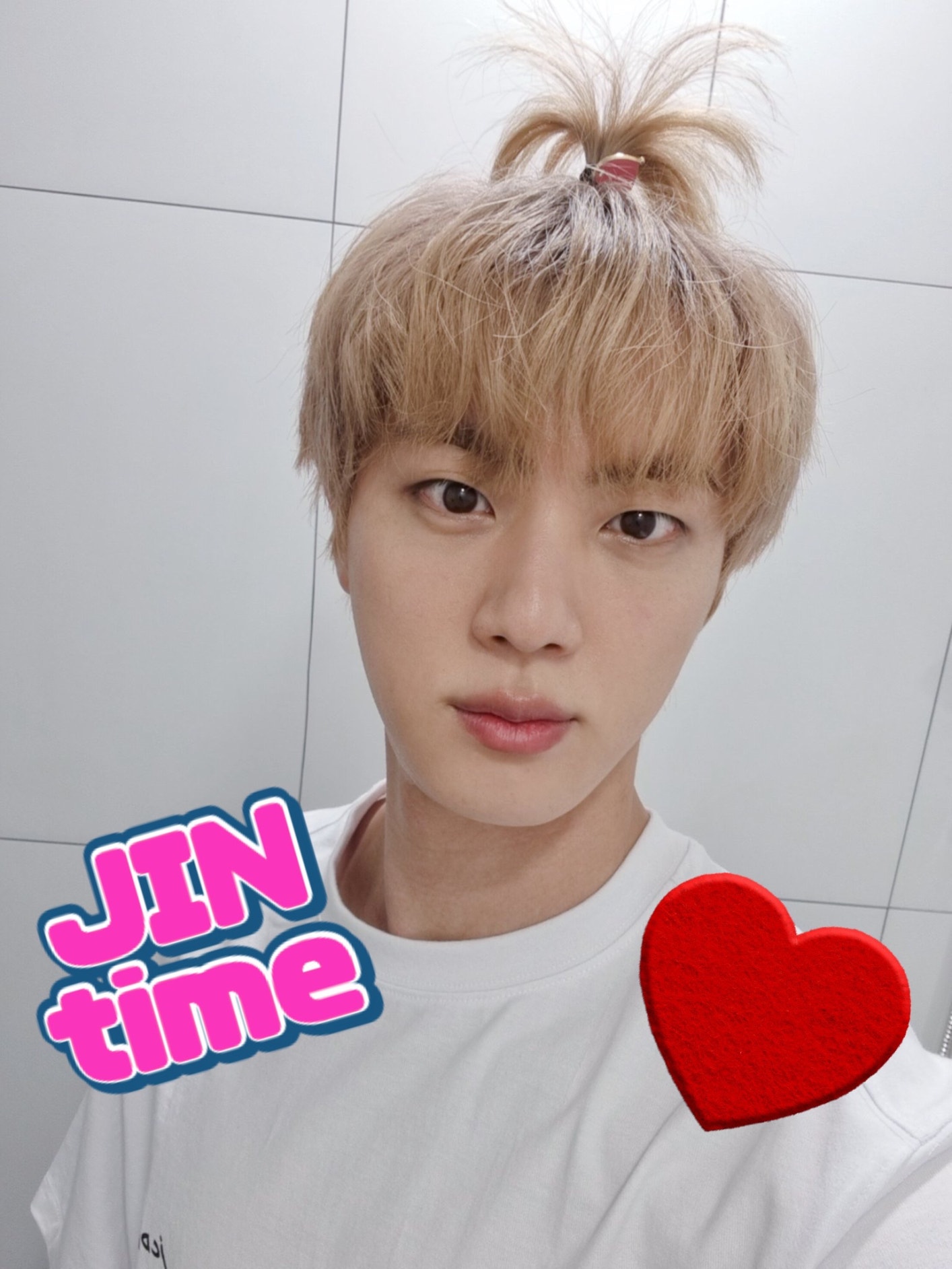 Bts Community Posts 🫡jin Time🫢 ジンくん、 ホビに大阪土産は頼みましたか？ ´艸` ﾌﾌﾌｯ♡ Bts