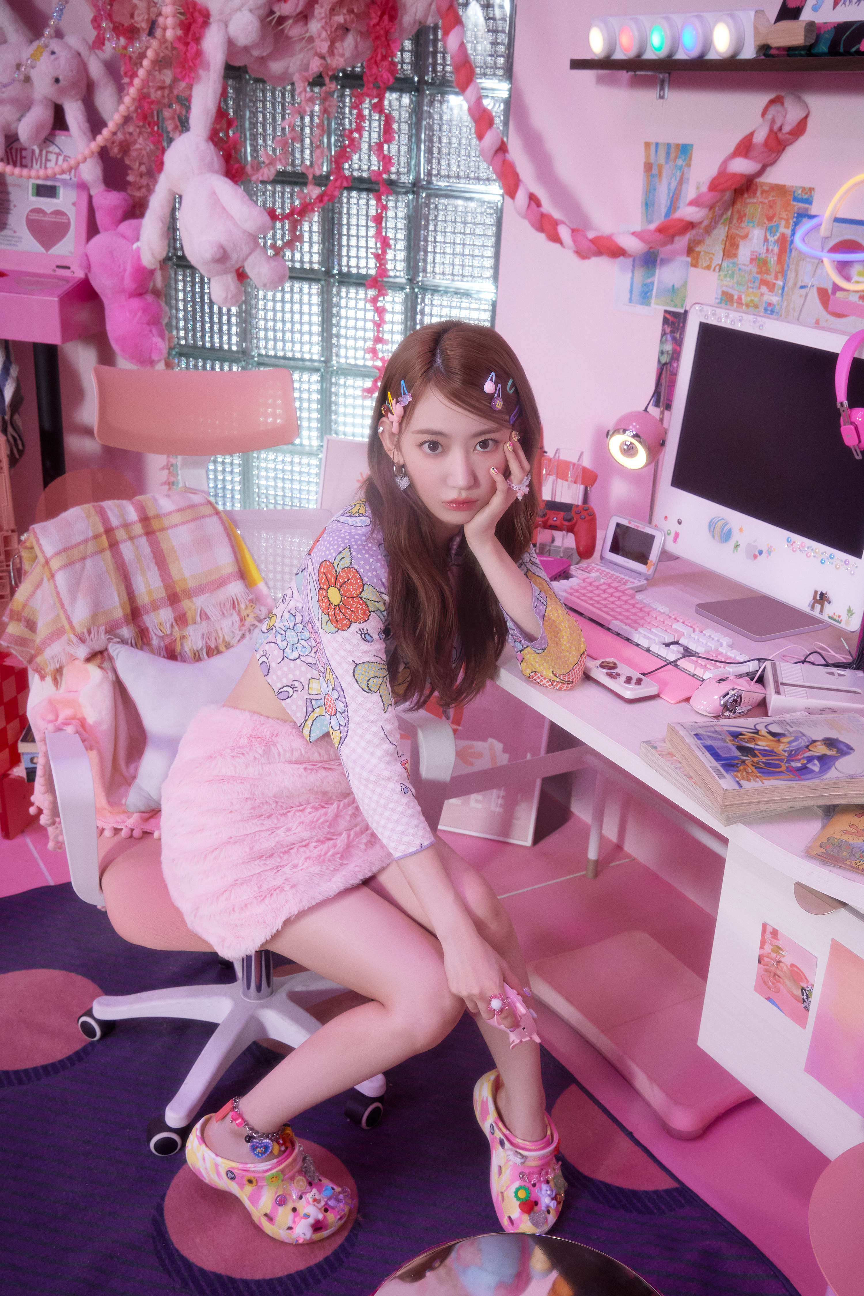 Leceraphim Sakura, Shining Hot Pink Human Louis Vuitton : GirlGroup