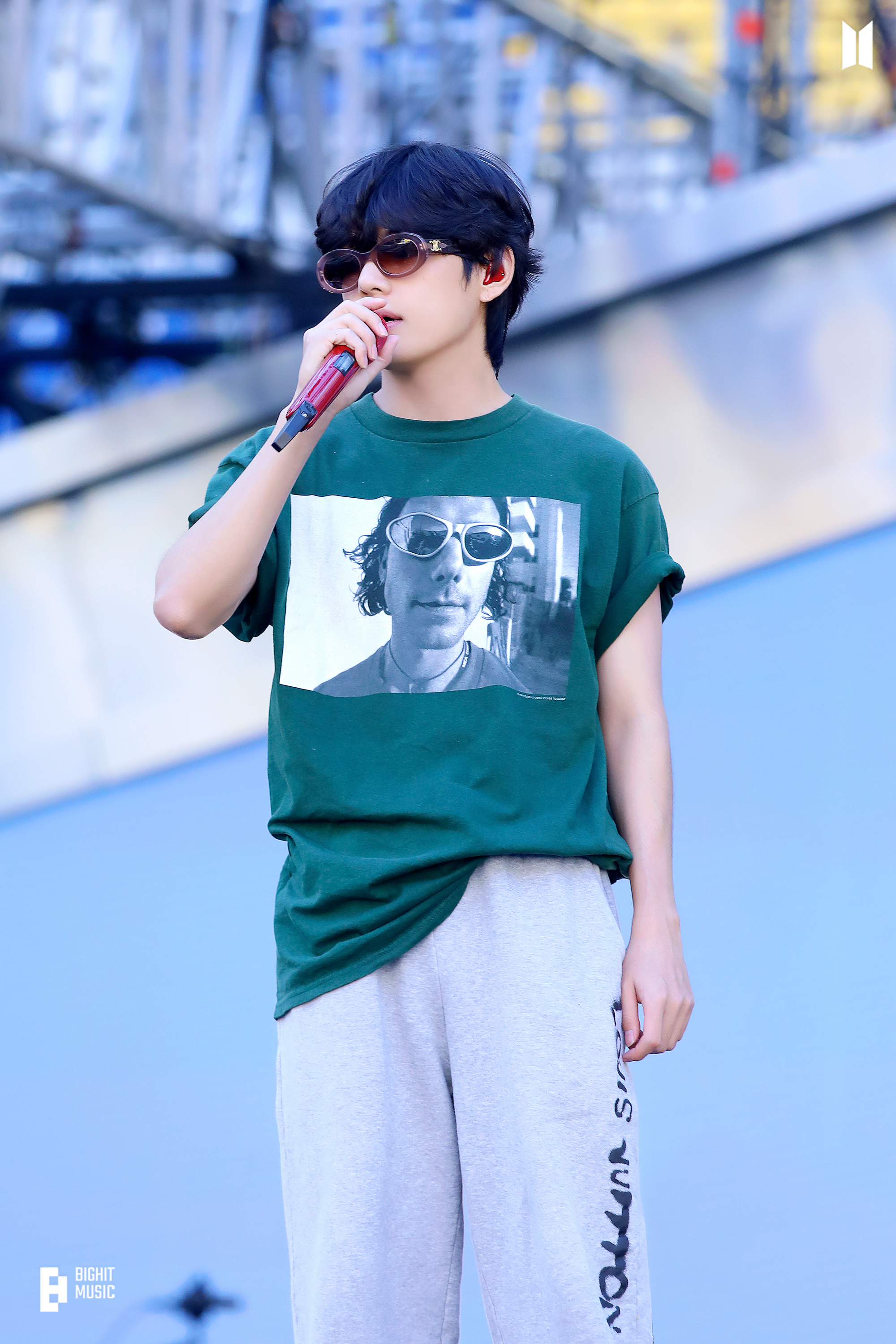 Post de la Comunidad BTS - V DAY🥳 🥳🎂🎉🎊🎈🎁😍🥰😍🥰💜💜💜💜💜💜💜