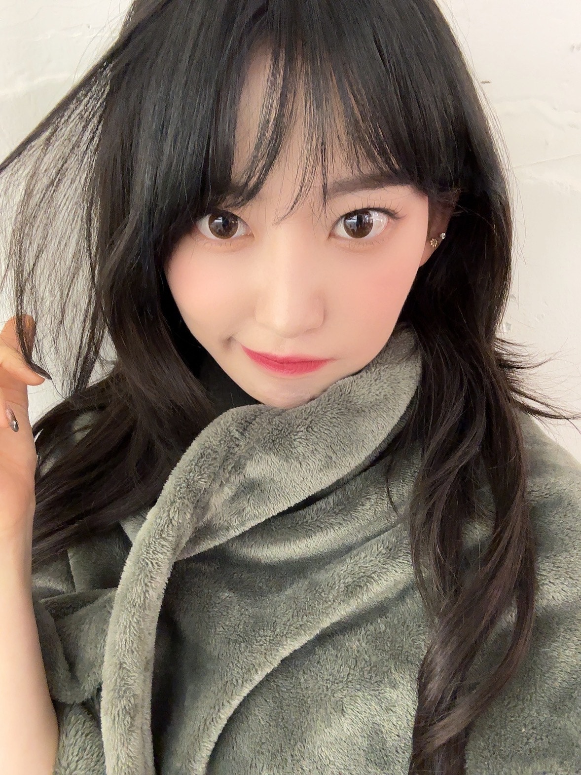 LE SSERAFIM 커뮤니티 포스트 - 피어나 나 앞머리 생겼다 🤫 - 사쿠라 LE SSERAFIM 커뮤니티 포스트 - 피어나 나 앞머리 생겼다 🤫 