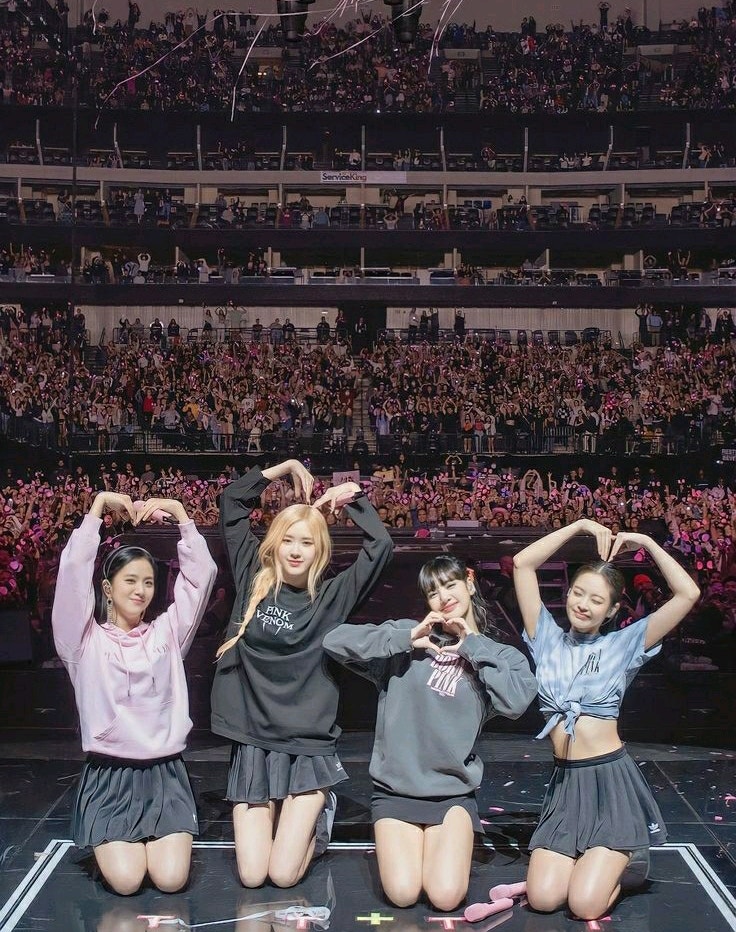 BLACKPINK Community Posts - they are the cutest girls i have ever seen ...