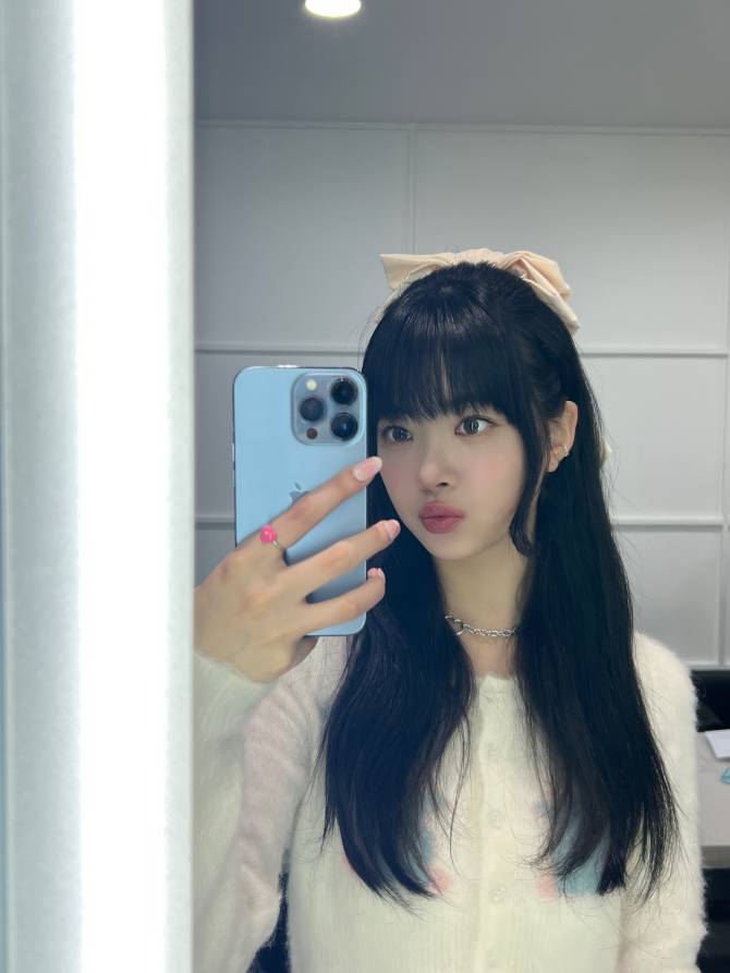 LE SSERAFIMコミュニティ投稿 - 피어나..!! 드디어 내일 본당!! 설렌당 내일 비 예보가 있던데..ㅠ 왜 우린 항상 비가 올까요 따뜻하게 입고 배부르게 와요 ❤️ - HONG EUNCHAE Le Sserafimコミュニティ投稿 - 피어나..!! 드디어 내일 본당!! 설렌당 내일 비 예보가 있던데..ㅠ 왜 우린 항상 비가 올까요 따뜻하게 입고 배부르게 와요 ❤️ - Hong Eunchae