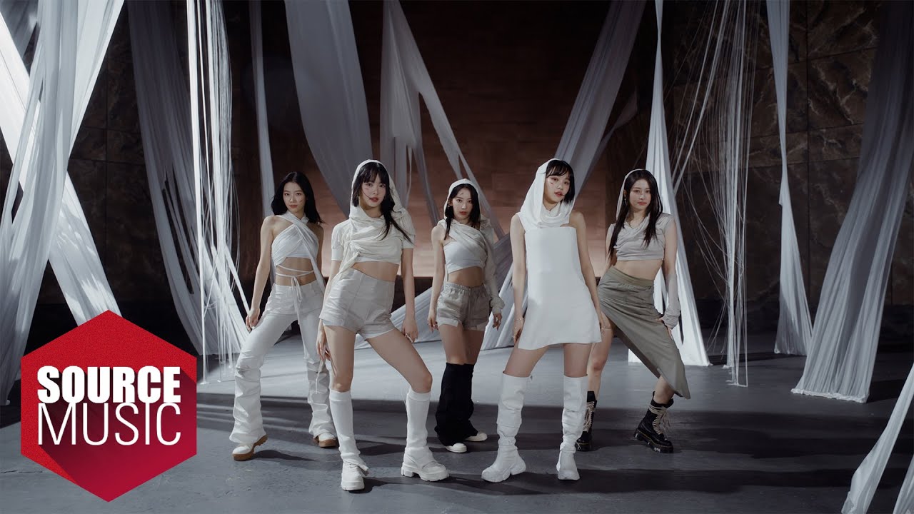 Weverse LE SSERAFIM Media - LE SSERAFIM (르세라핌) 'UNFORGIVEN