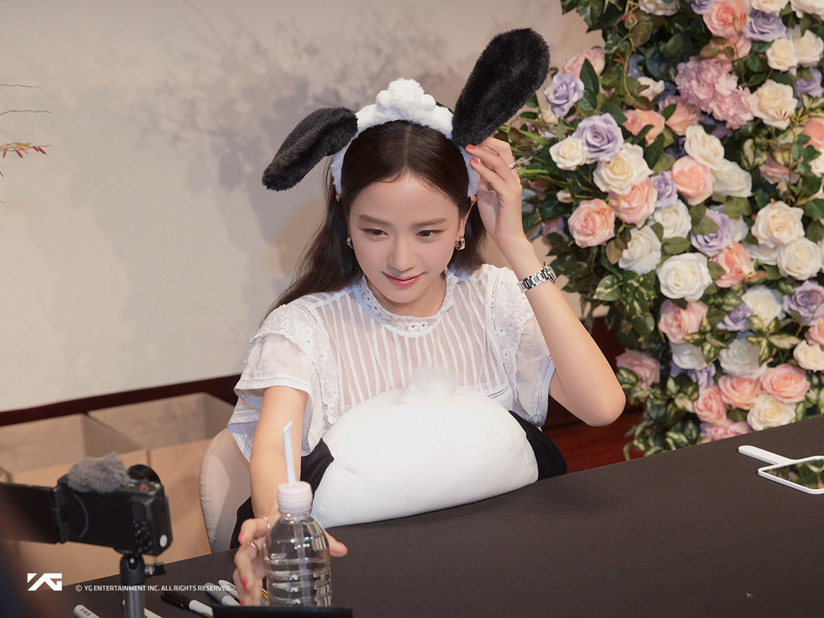 JISOO - [ME] OFFLINE FAN SIGNING EVENT