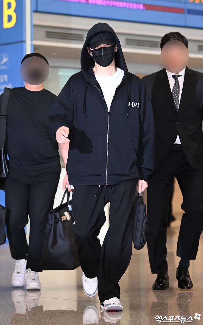 BTS Community Post - [📸 PHOTOS] #SUGA has safely arrived back in