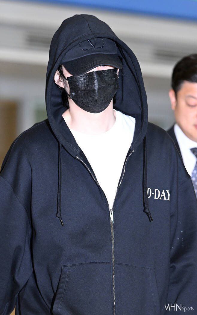 BTS Community Post - [📸 PHOTOS] #SUGA has safely arrived back in