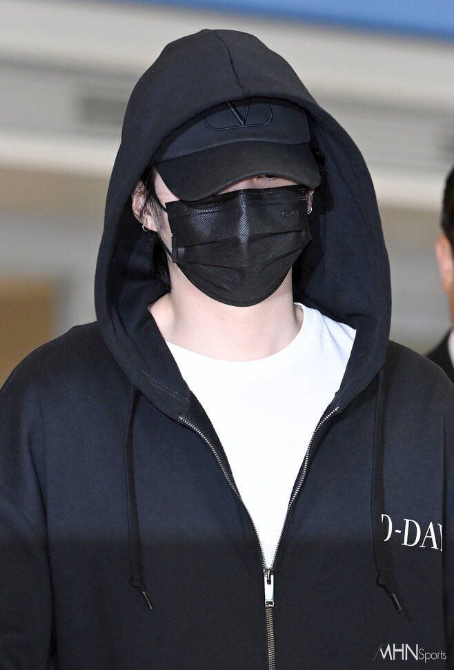BTS Community Post - [📸 PHOTOS] #SUGA has safely arrived back in
