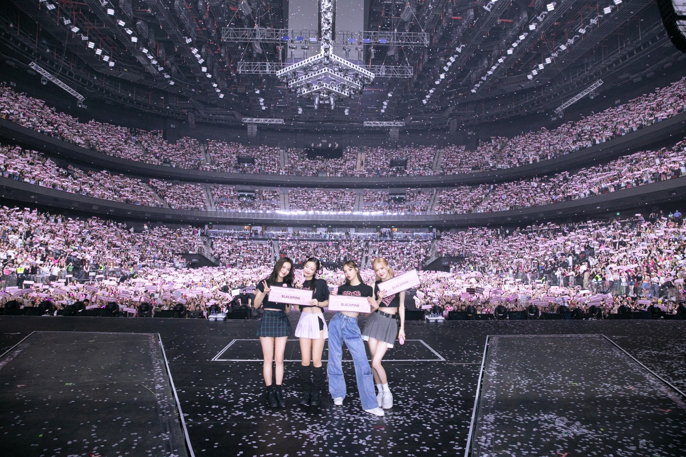 BLACKPINK WORLD TOUR [BORN PINK] MACAU GROUP PHOTO