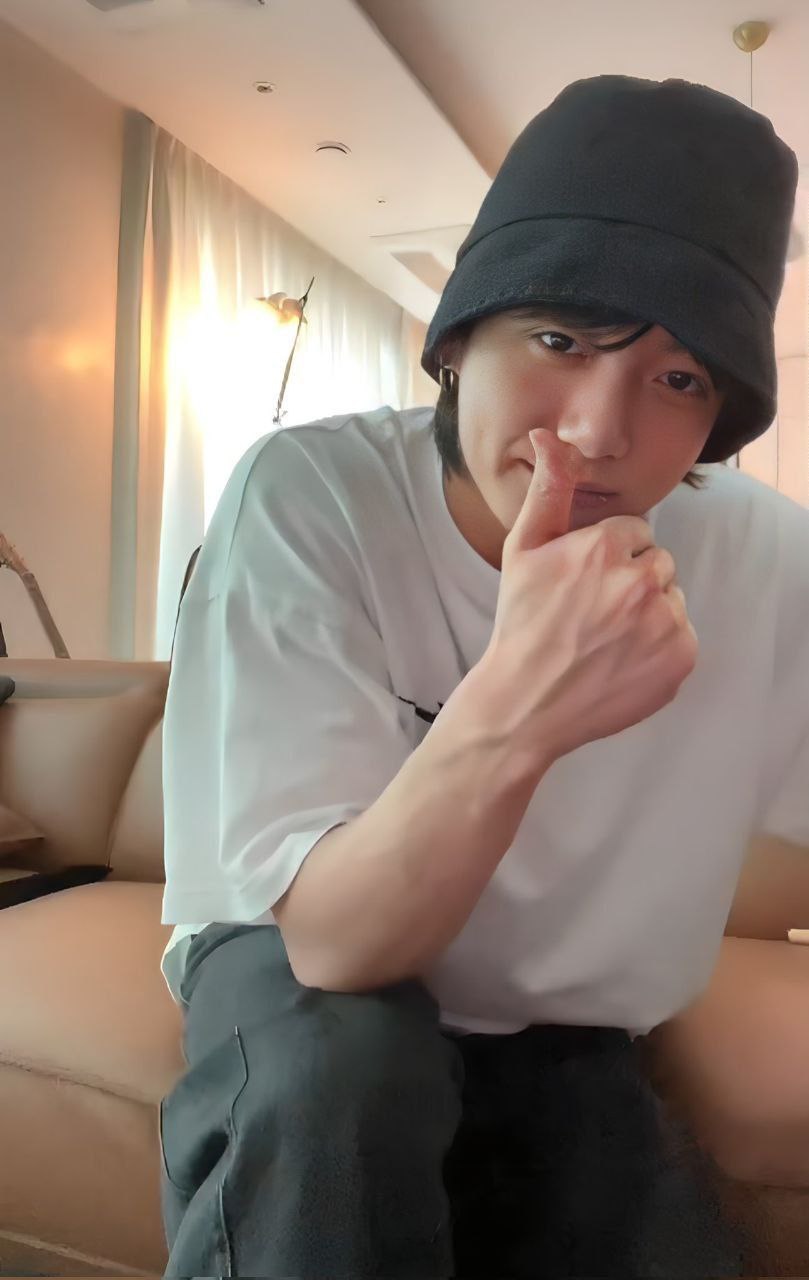 BTS Community Post - Jungkook Live [HD PHOTOS📸]