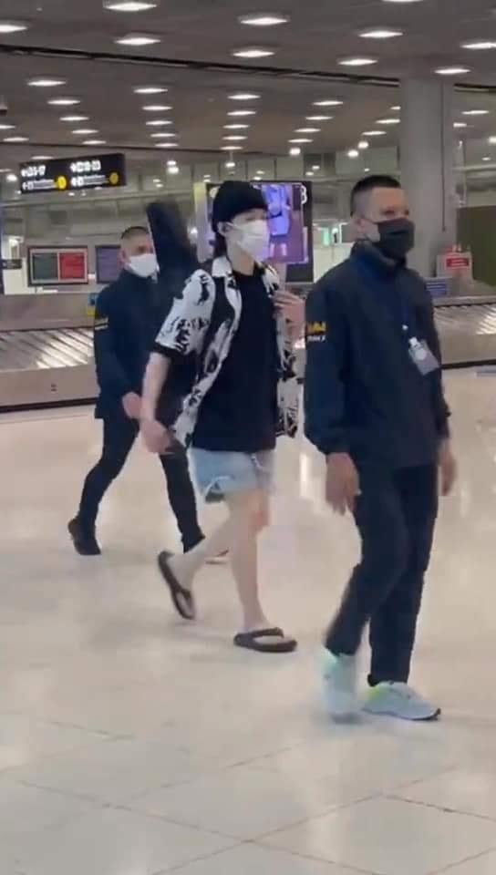 Bts Community Posts - Yoongi At The Airport Going To Thailand Have A 