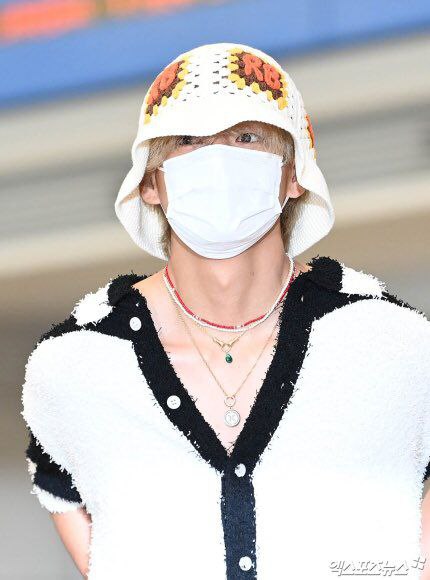 BTS社群貼文 - [📸 PHOTOS] #V has safely arrived back in Korea