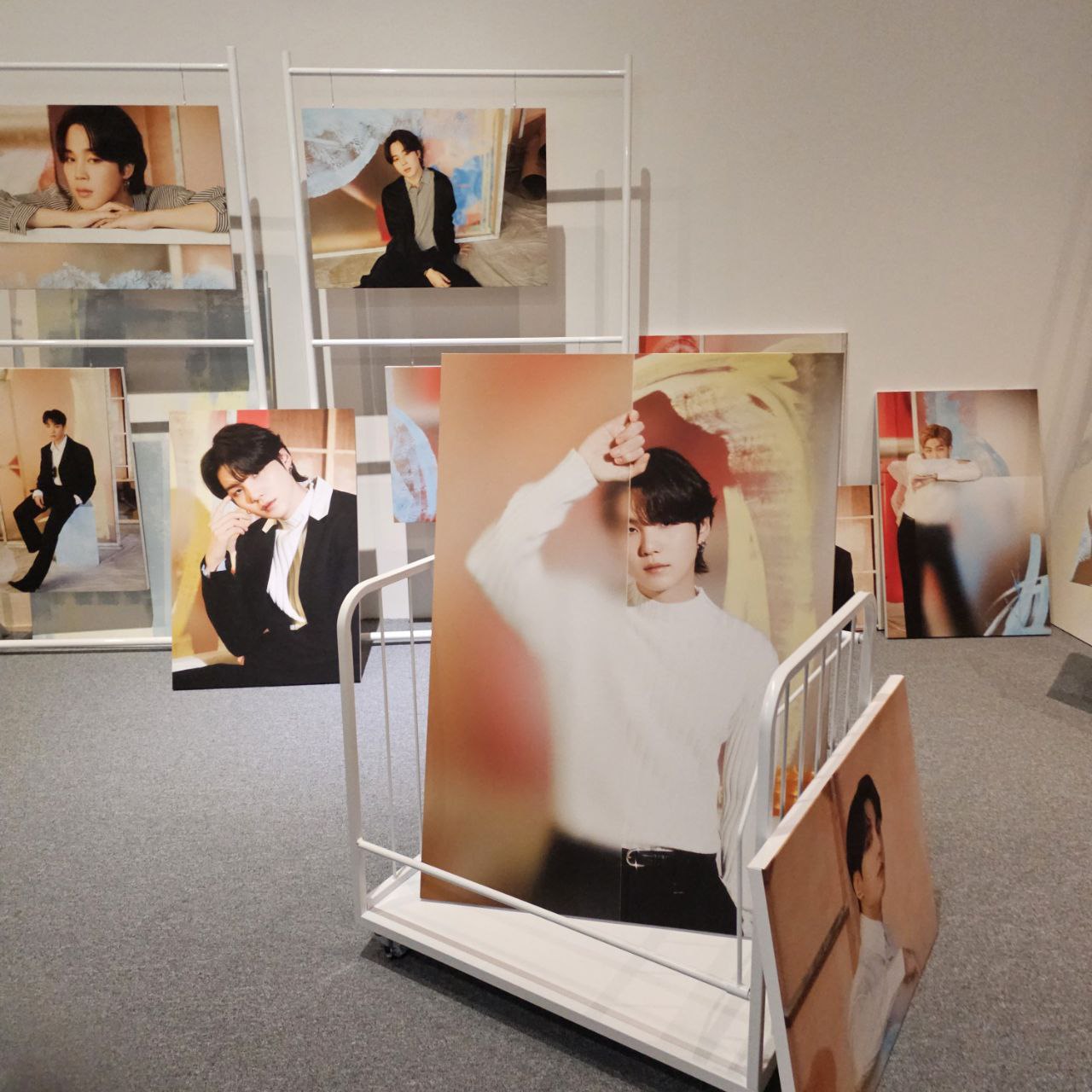 BTS Community Post - [📸 PHOTOS] HYBE Insight the Daydream
