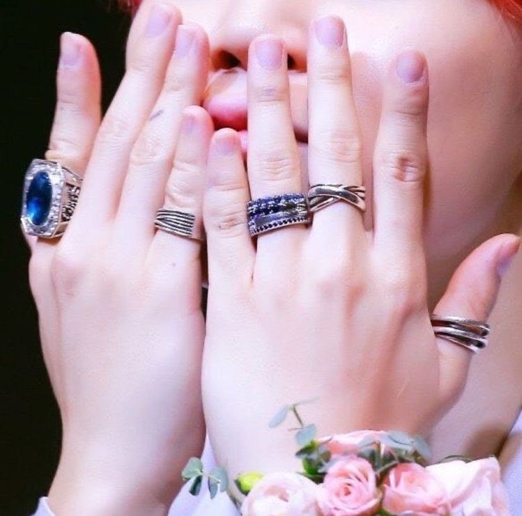 BTS Community Posts - jimin 's fingers🤭🥺☺️💜💜