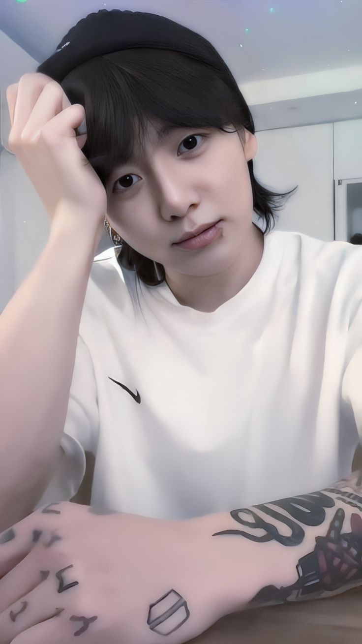 BTSコミュニティの投稿 - 💜✨[ JUNGKOOK WEVERSE LIVE TRANSLATION | 😍 🐰 i'm assuming  all of you are aware 🐰 idk what kind of article was uploaded but all of  you know huh! 🐰