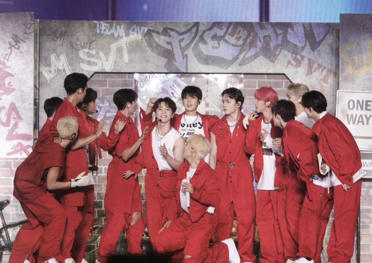 Seventeen community post 