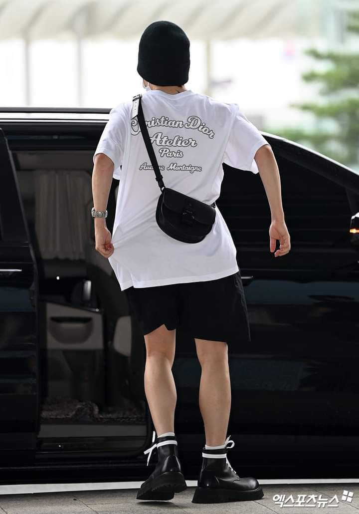 BTSコミュニティの投稿 - 💜✨Jimin at the ICN airport for departure