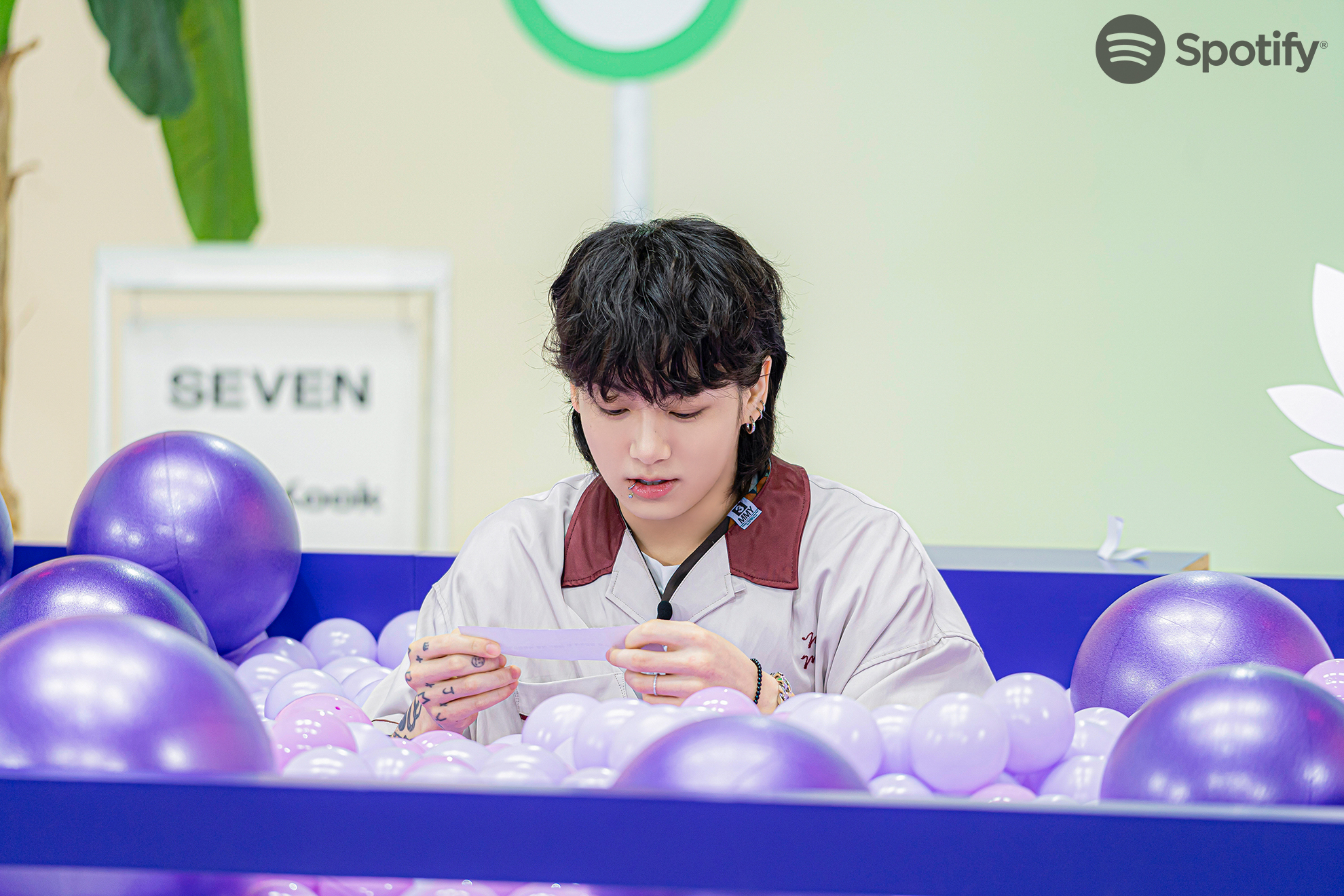 BTS社群貼文 - Just a baby bouncy ball meeting more of his