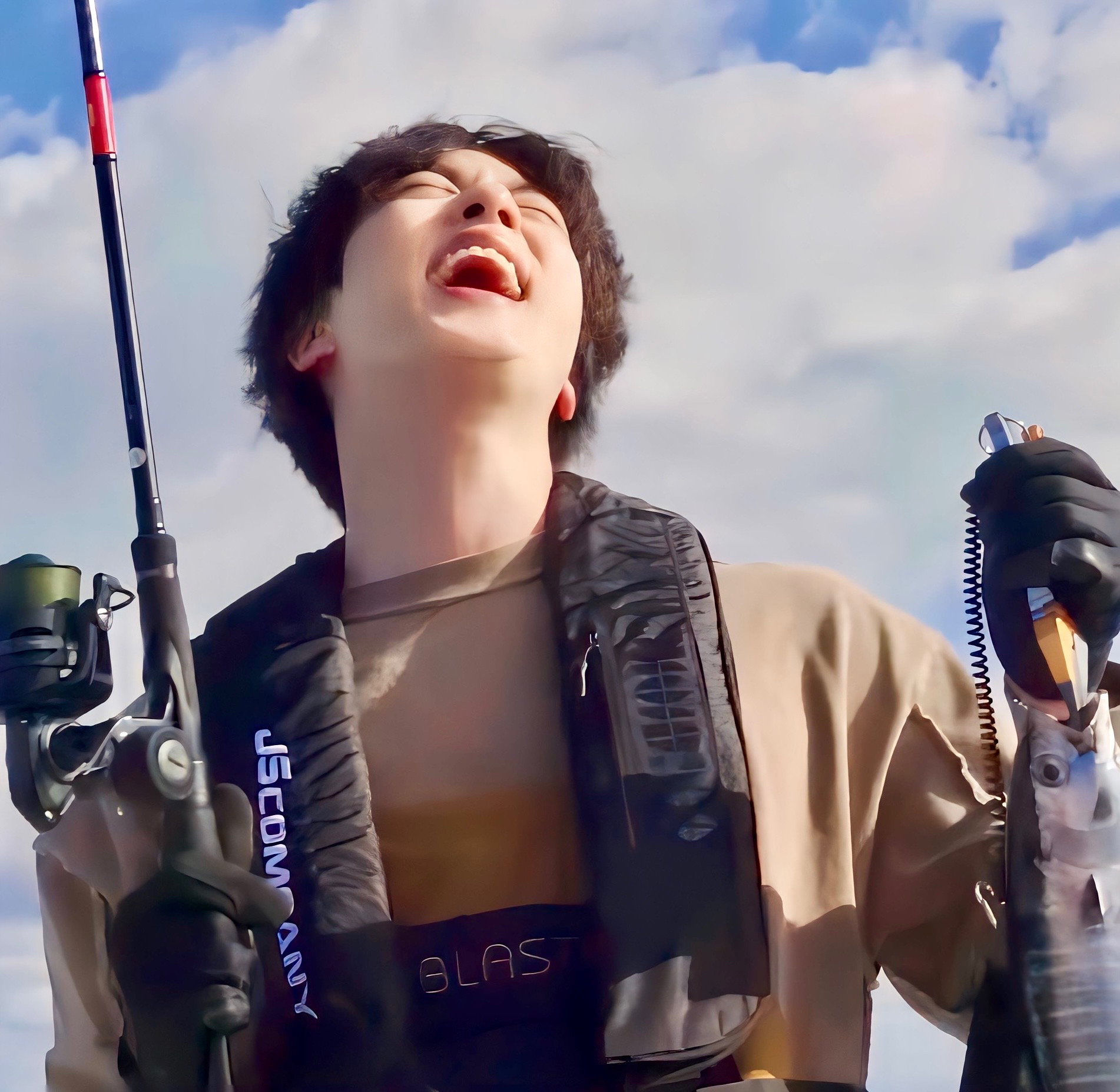 BTSコミュニティの投稿 - JINくん、おはようございます🌼 メンバーも